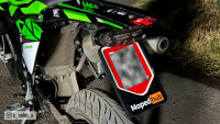 Support de plaque d'immatriculation + feu arrière Black Line Motoflow Support de plaque d'immatriculation + feu arrière Black Line Motoflow